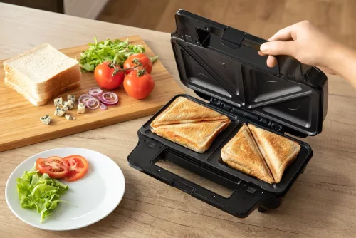 Sencor SSM 9940SS szendvicssütő 4 cserélhető sütőlappal és gofri funkcióval, 900 W